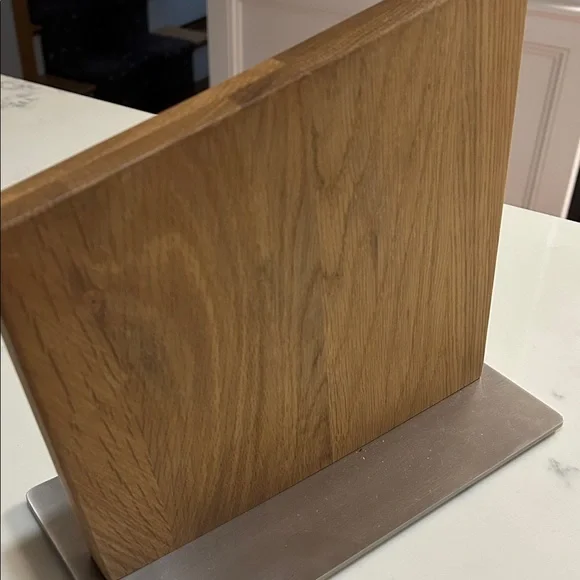 Le Creuset Magnetic Wooden Knife Block - Picture 6 of 6